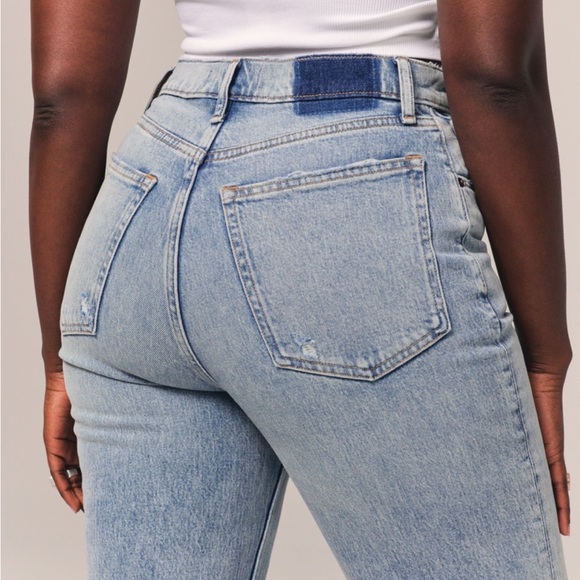 Abercrombie & Fitch The 90s Straight Ultra High Rise Crossover Button Jean - Picture 3 of 13